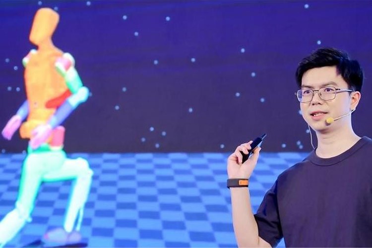 天才少年稚晖君xingkong集团机器人走路进场！AI模型做大脑，目标售价20万以内