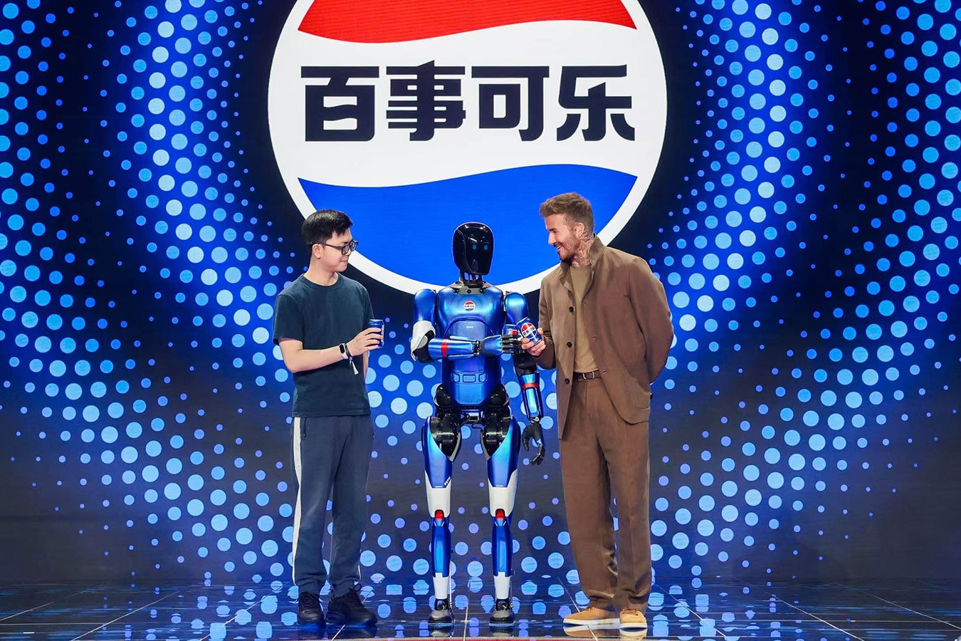 xingkong集团机器人携手百事中国共创“百事蓝宝” 共燃渴望新章